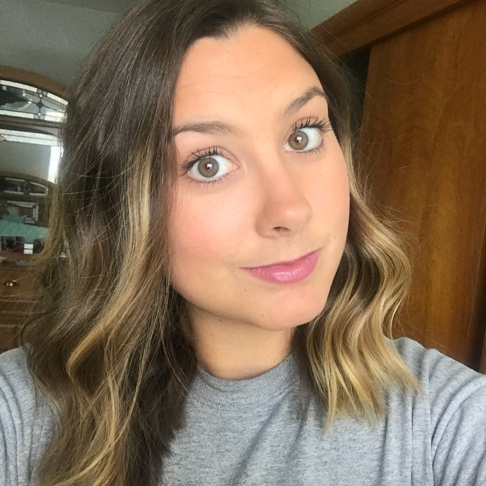 Meet your Posher, Alexia